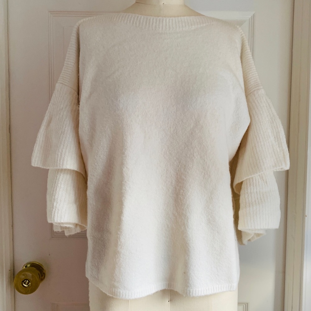 Sz M Madewell cream sweater w/ layers bell sleeves